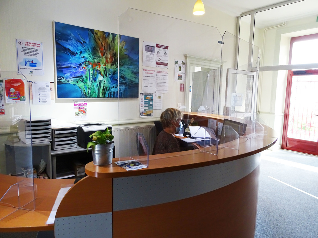 accueil de la Mairie de Bressuire avec salle d'attente