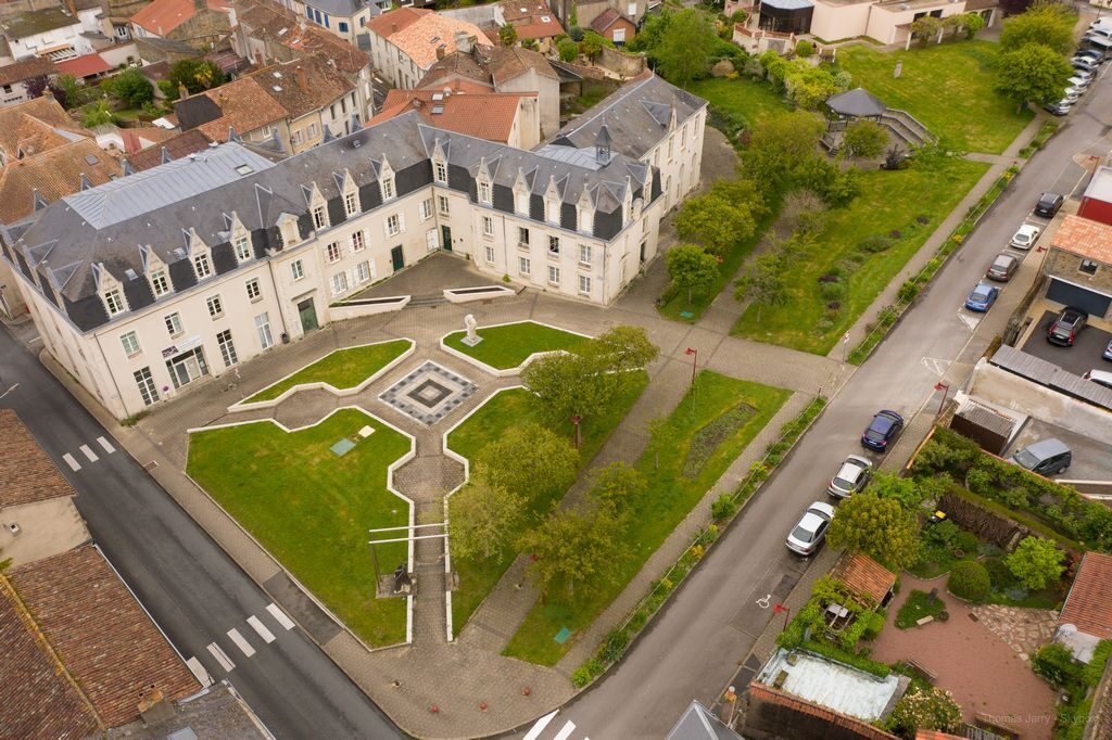 Place du Millénaire - Bâtiment abritant le Coliving - Logement de jeunes actifs