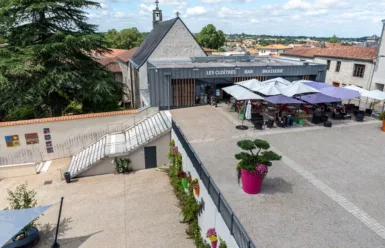 Terrasse du bar Les Cloîtres