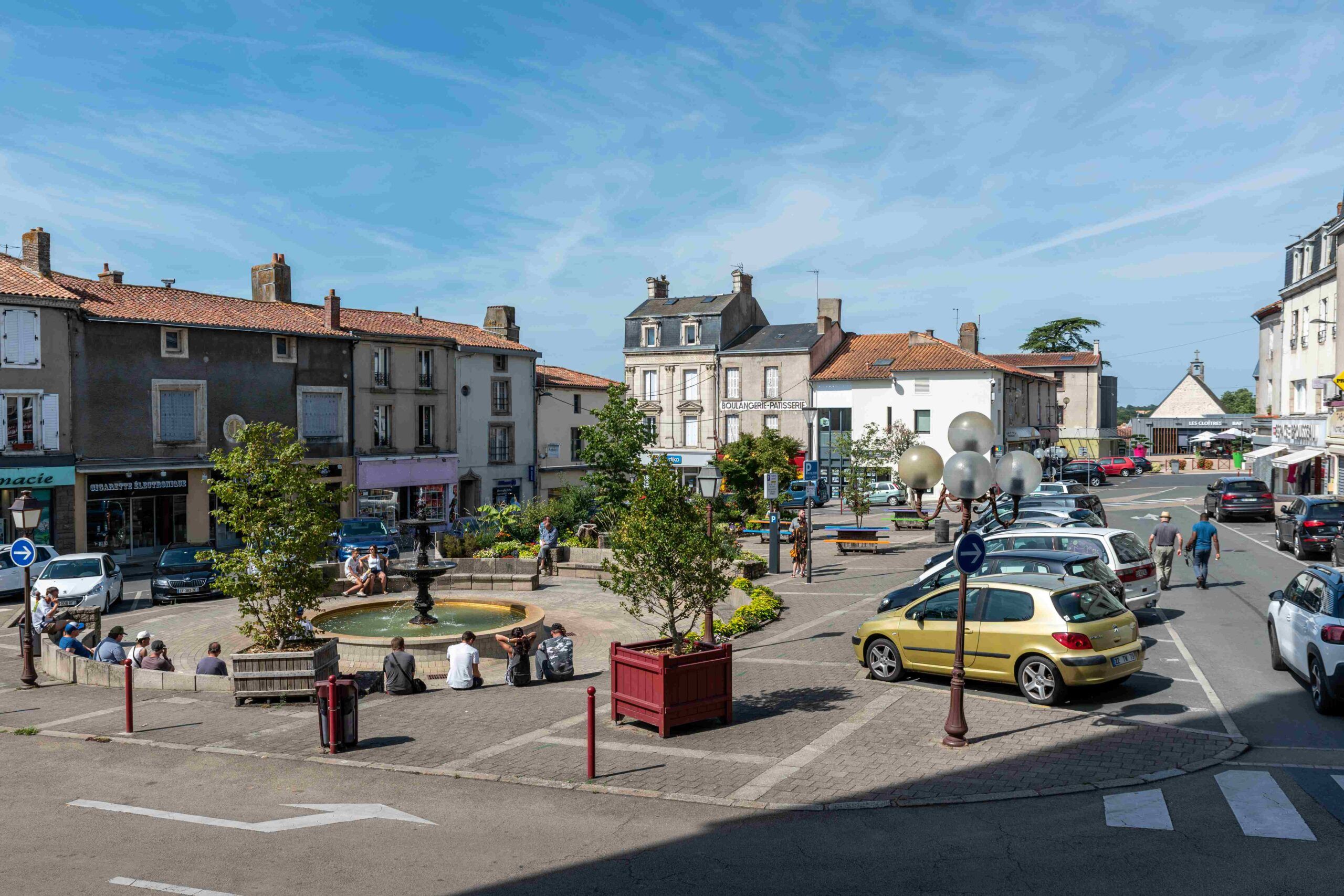 Vue de la Place Notre-Dame en été