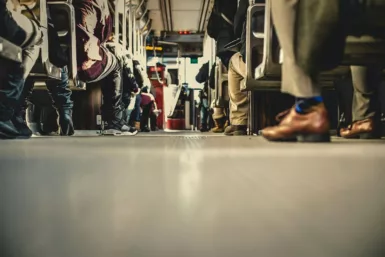 personnes assises dans un bus