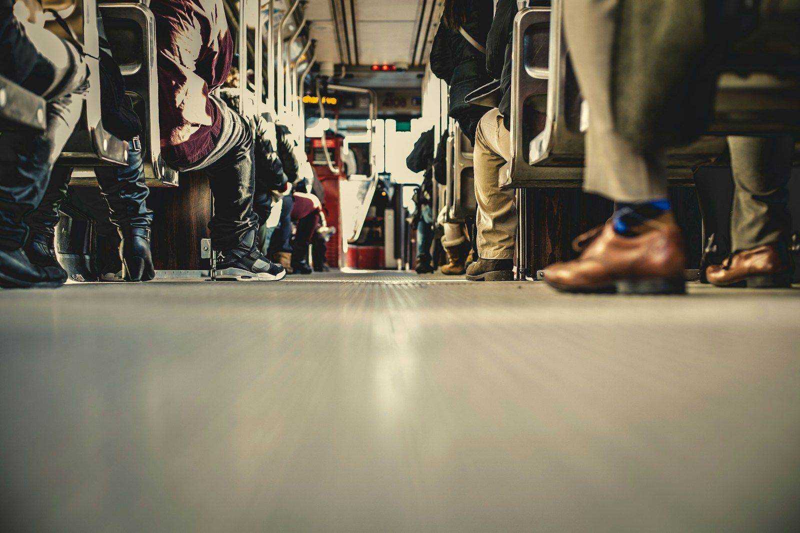 personnes assises dans un bus