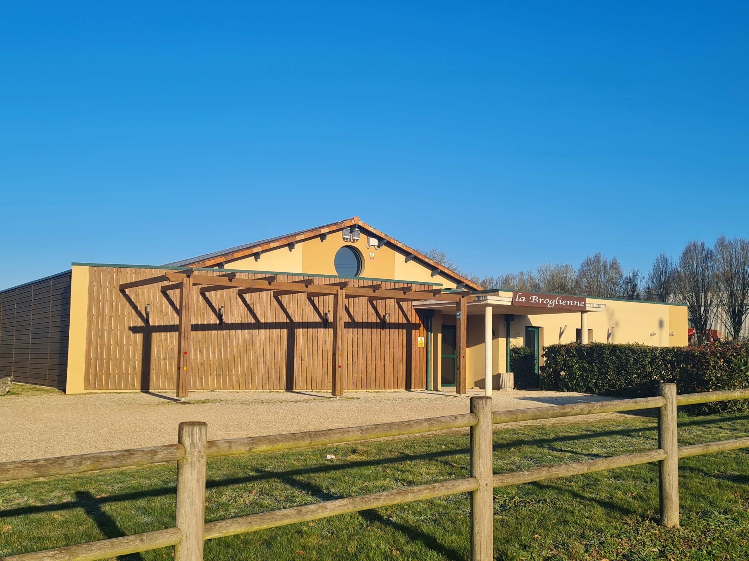 Salle municipale La Broglienne à Breuil-Chaussée - Vue extérieure