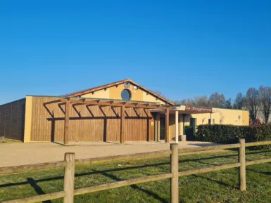 Salle municipale La Broglienne à Breuil-Chaussée - Vue extérieure