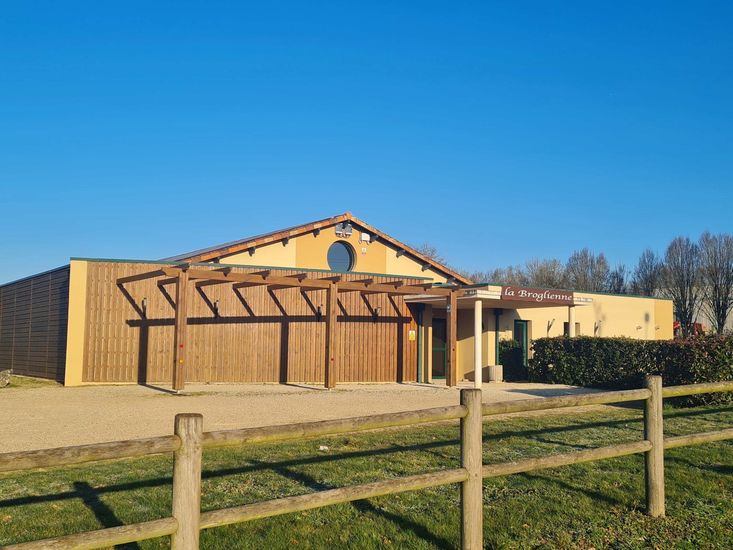 Salle municipale La Broglienne à Breuil-Chaussée - Vue extérieure
