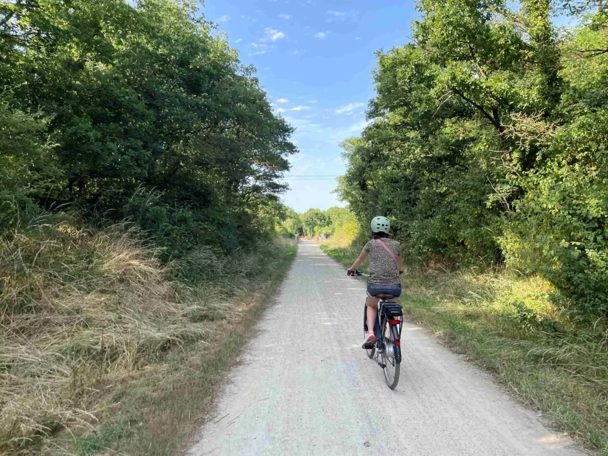 Cyclotouriste sur la Voie Verte