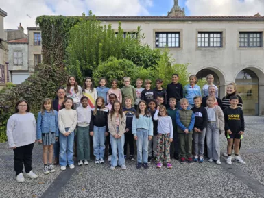 Photo de groupe du Conseil Municipal des Enfants 2025/2026