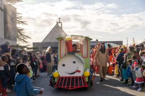 Photo du Carnaval 2026 - Char et enfants