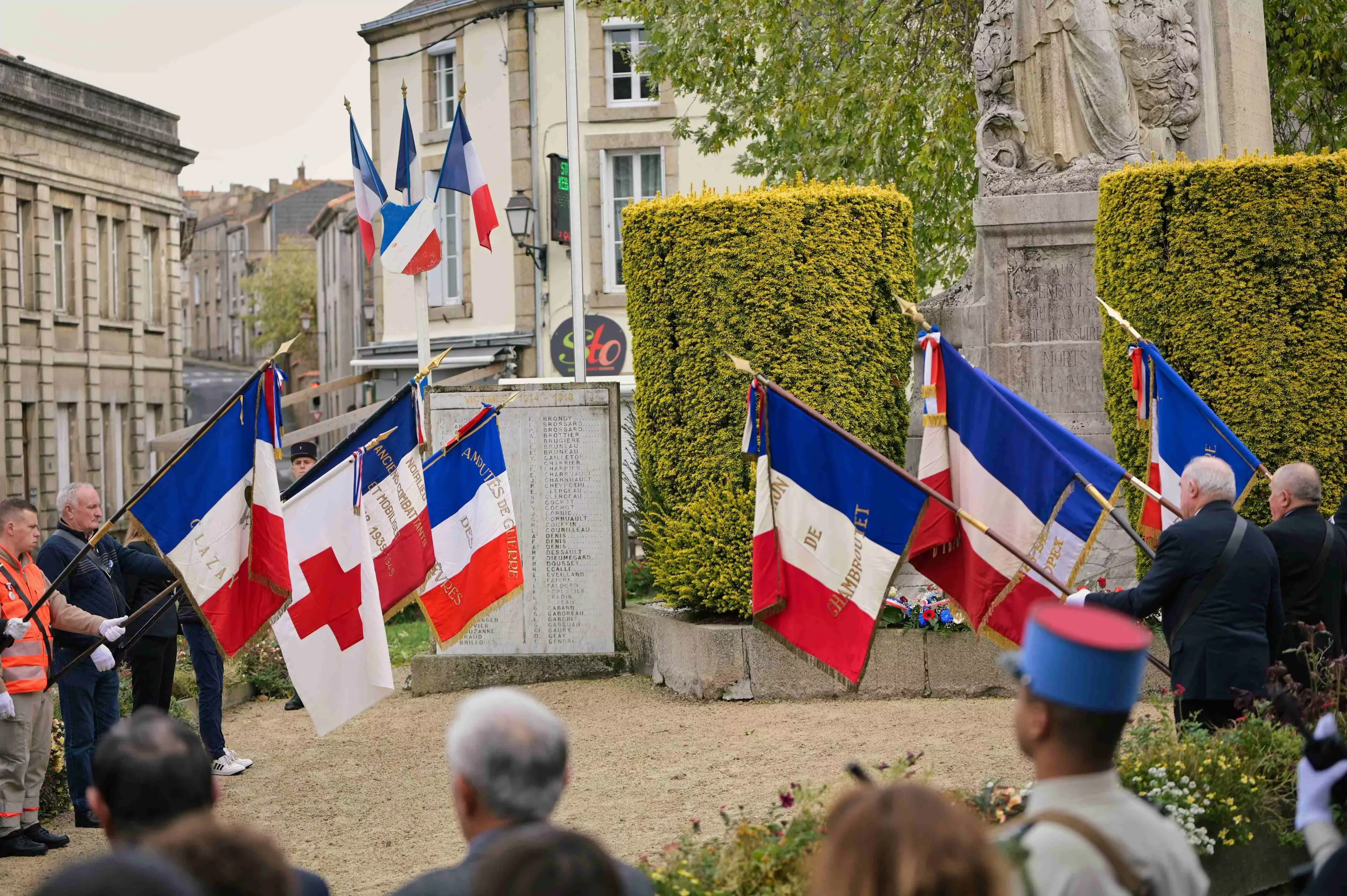 Cérémonie commémorative du 11 novembre - Monument aux morts de Bressuire