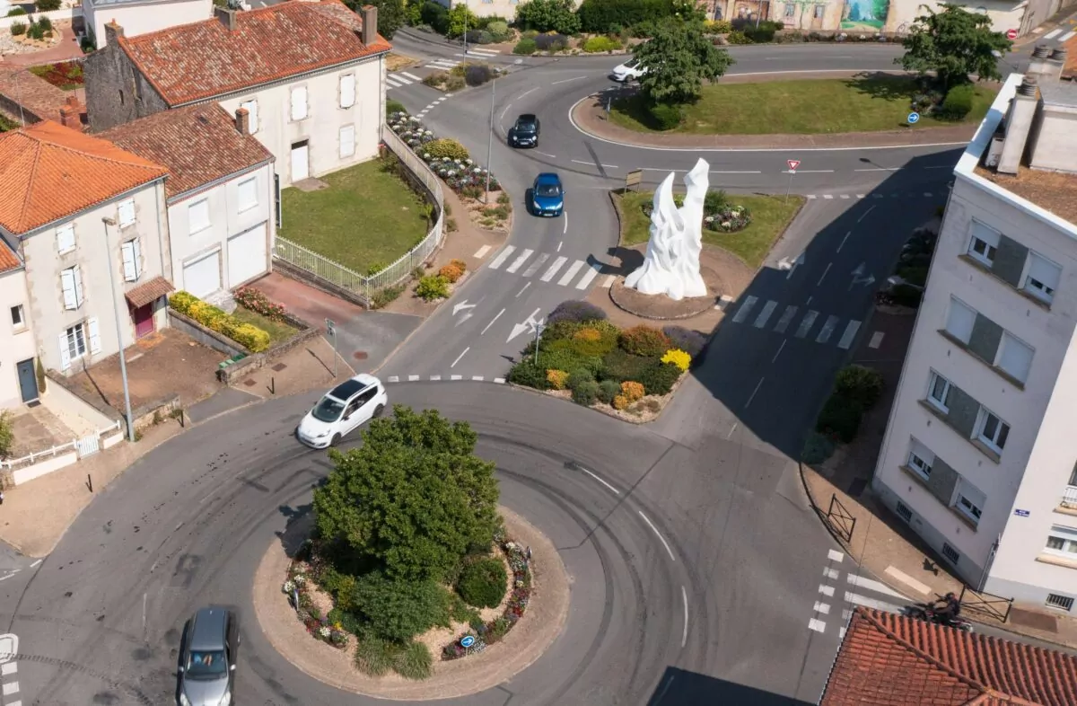 Photo des deux giratoires de la Place Labâte à Bressuire - 2020 © Skybox